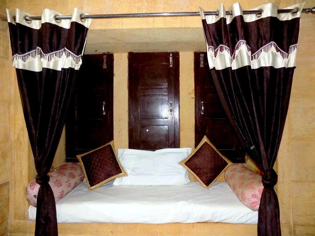 Hotel Fotiya Jaisalmer Exteriör bild