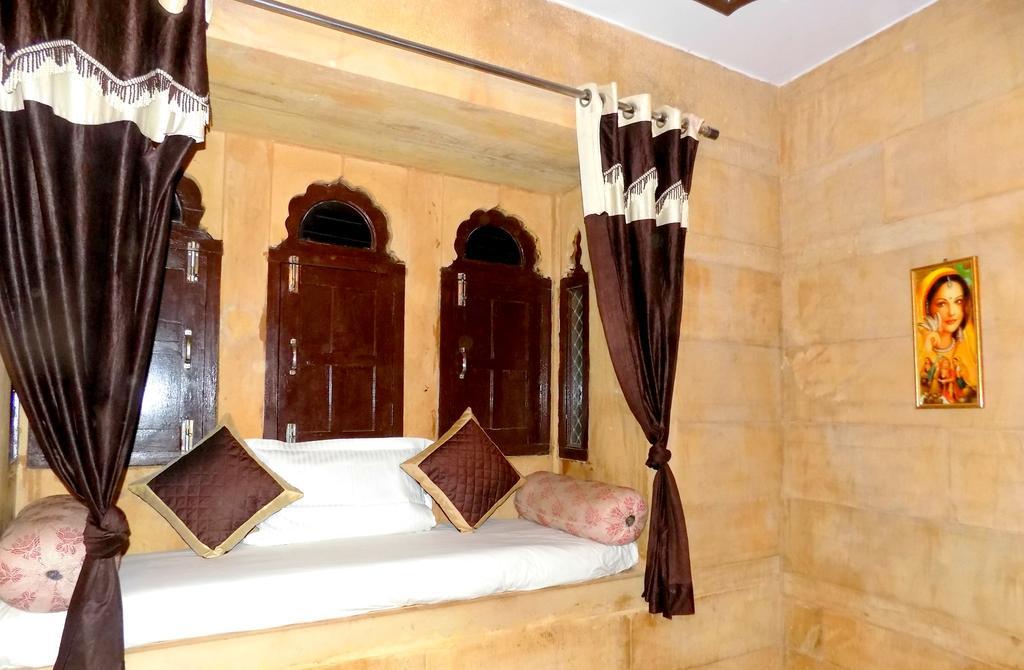 Hotel Fotiya Jaisalmer Exteriör bild